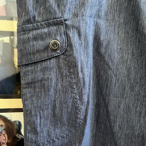 Eddie Bauer Horizon Blue Cargo Capri Athletic Pants sz 8 NWOT - Picture 2 of 9
